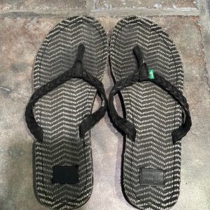 Sanuk Flip Flops size 7